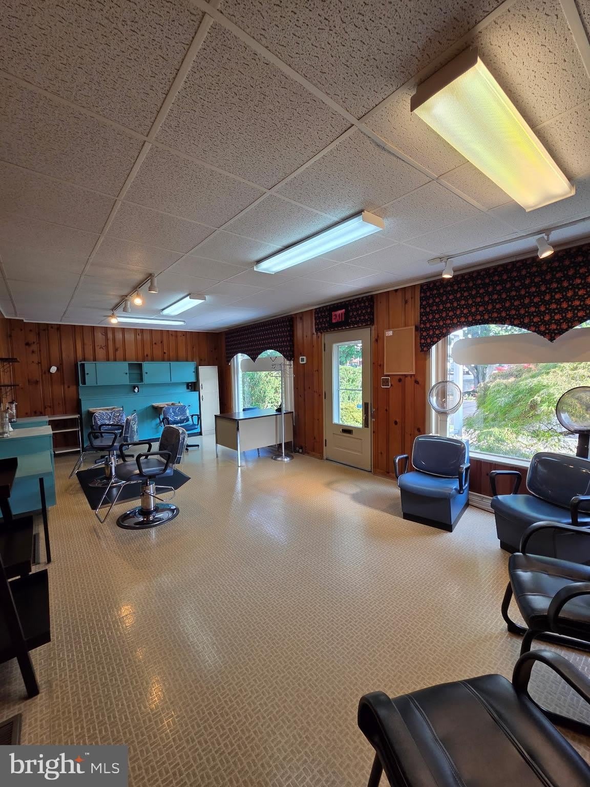 2132 NOBLE Street – photo 5
