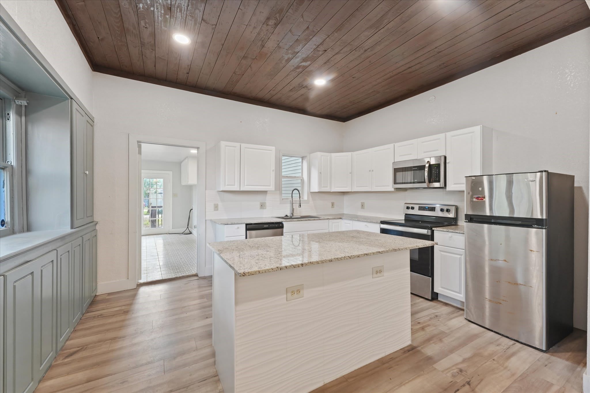 725 S Walnut Street – photo 1