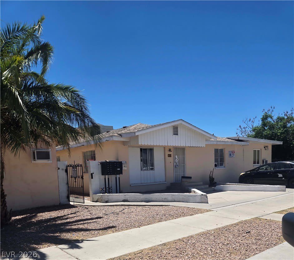 413 W Van Buren Avenue – photo 1