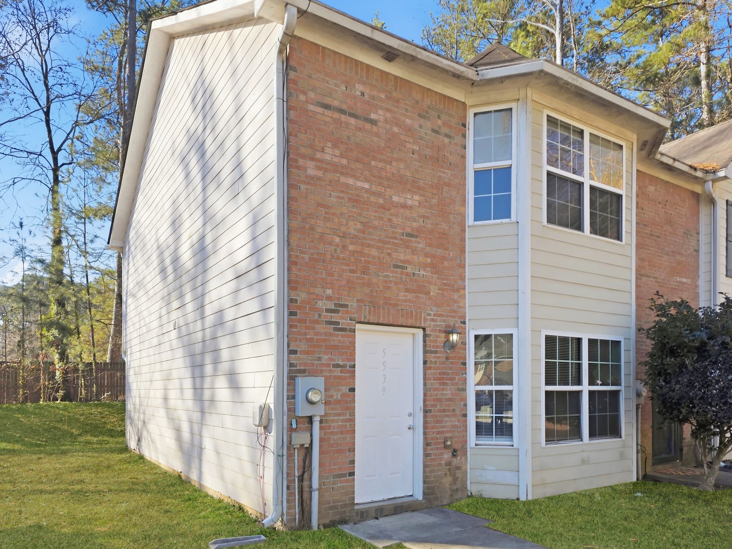 Updated 3BR Townhome Minutes from I-75, Airport & Downtown Atlanta – photo 3