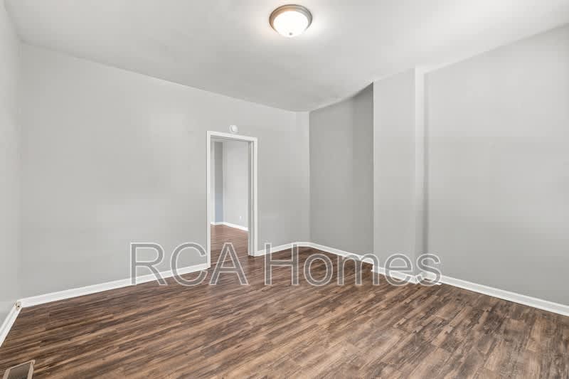 1013 East Legrande Avenue – photo 5