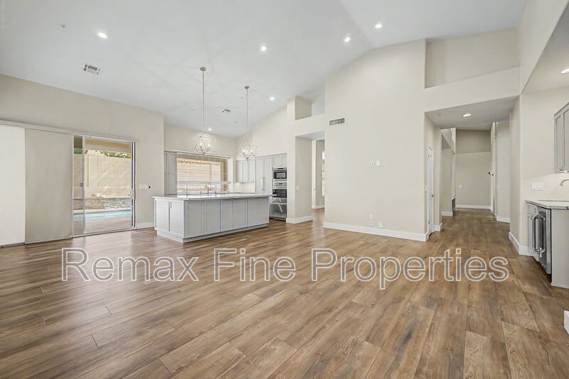 9118 E Topeka Drive – photo 5