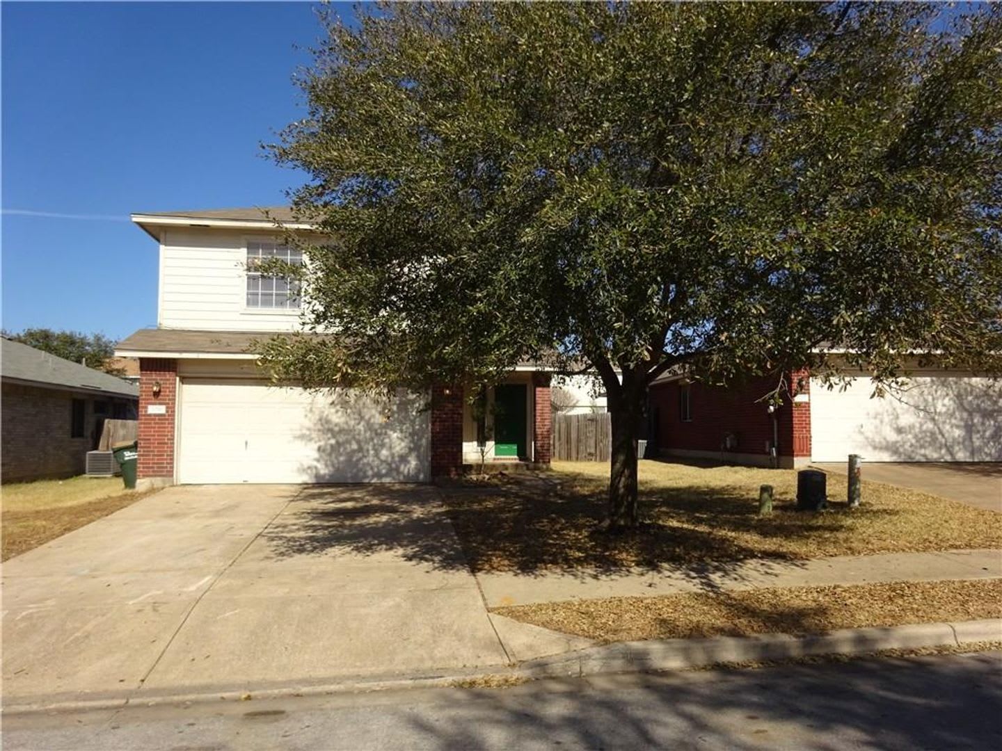 Large Yard with This 3 Bedroom 2.5 Bath Home in Sarah's Creek Subdivision – photo 1
