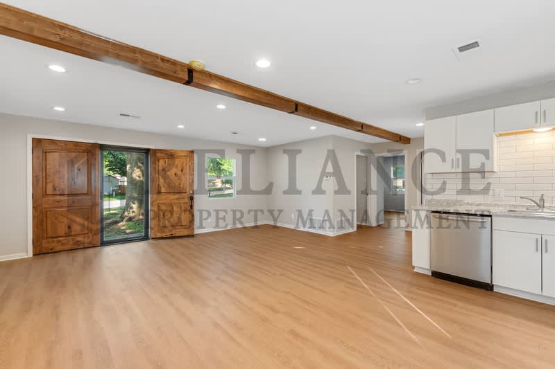 300 West Breese Avenue – photo 4