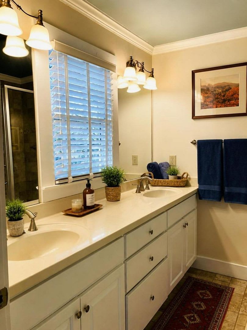 Beautifully Renovated Turn Of The Century Historic Home Located Two Blocks From Madison Square – photo 5