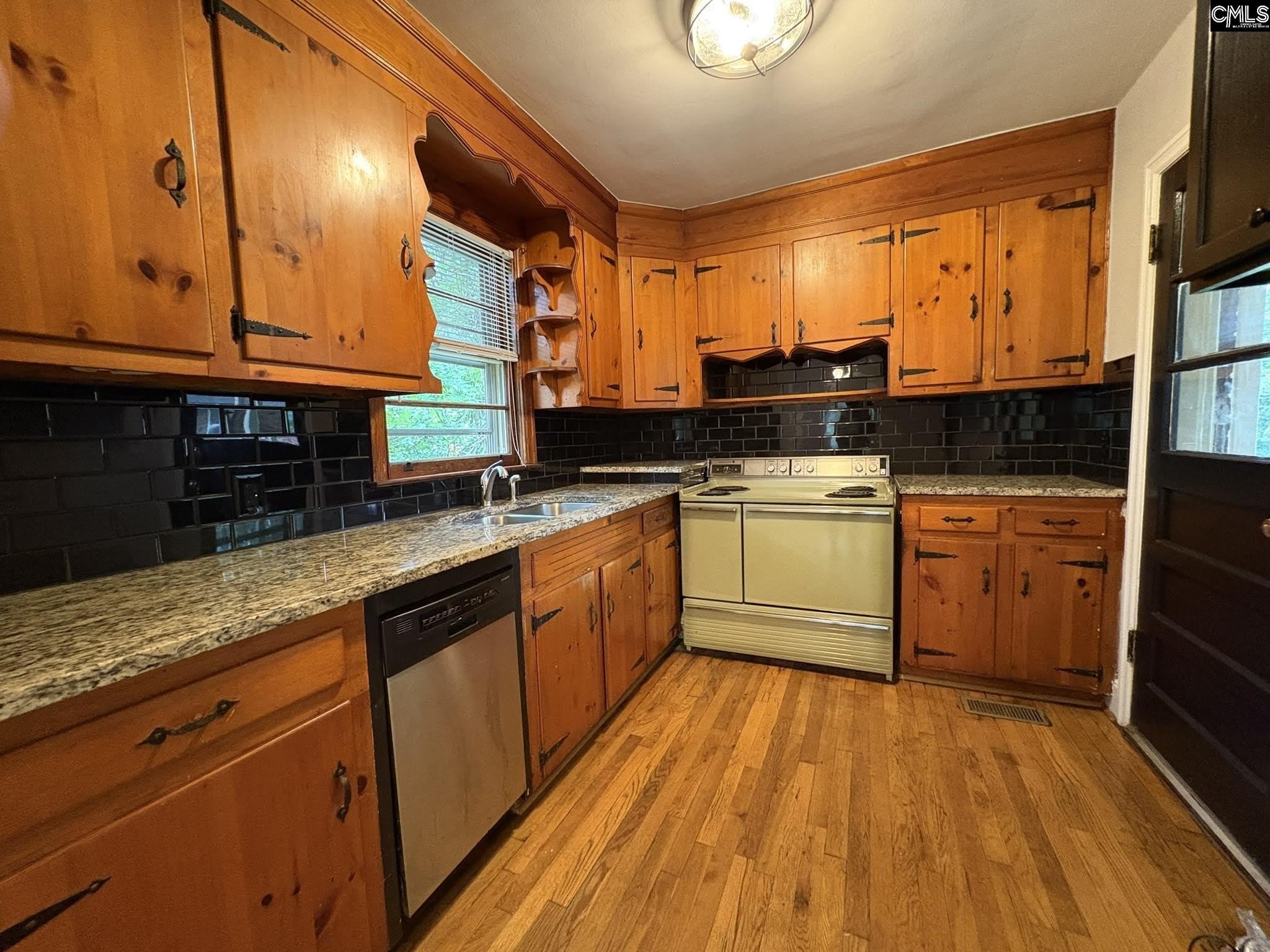 1047 S Holly Street – photo 3
