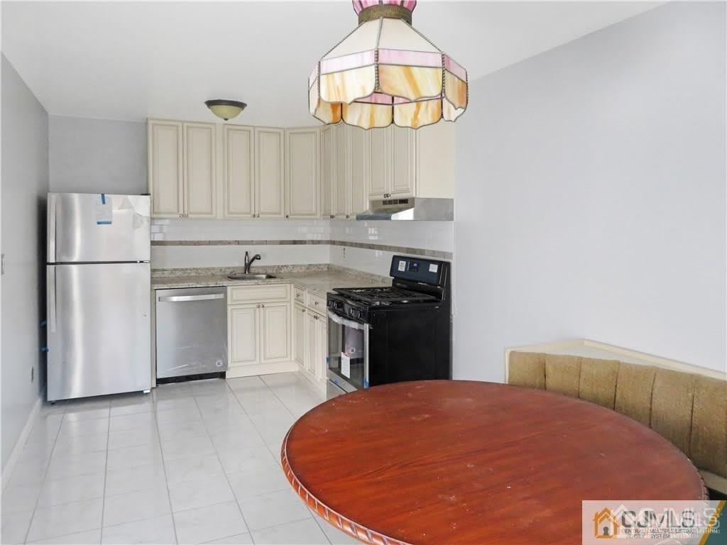 13 Lake Avenue – photo 4