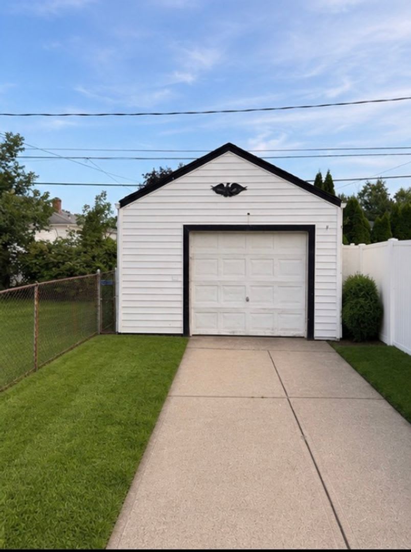 Charming 3-Bedroom Home with Garage in Parma – $1,550/Month – photo 4