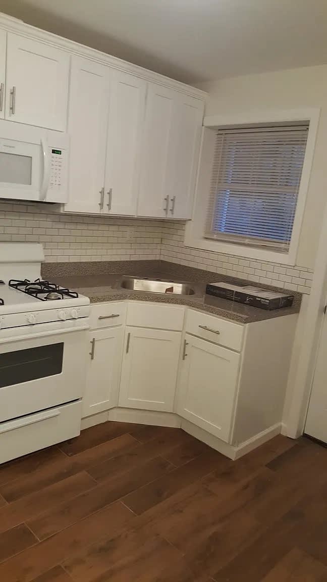 161 W Kingsbridge Rd – photo 2