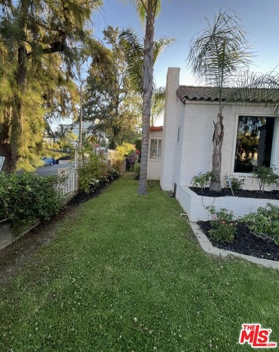 101 N La Peer Dr – photo 3