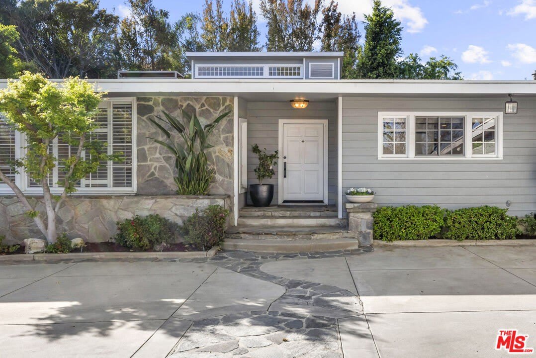 1233 Corsica Dr – photo 2