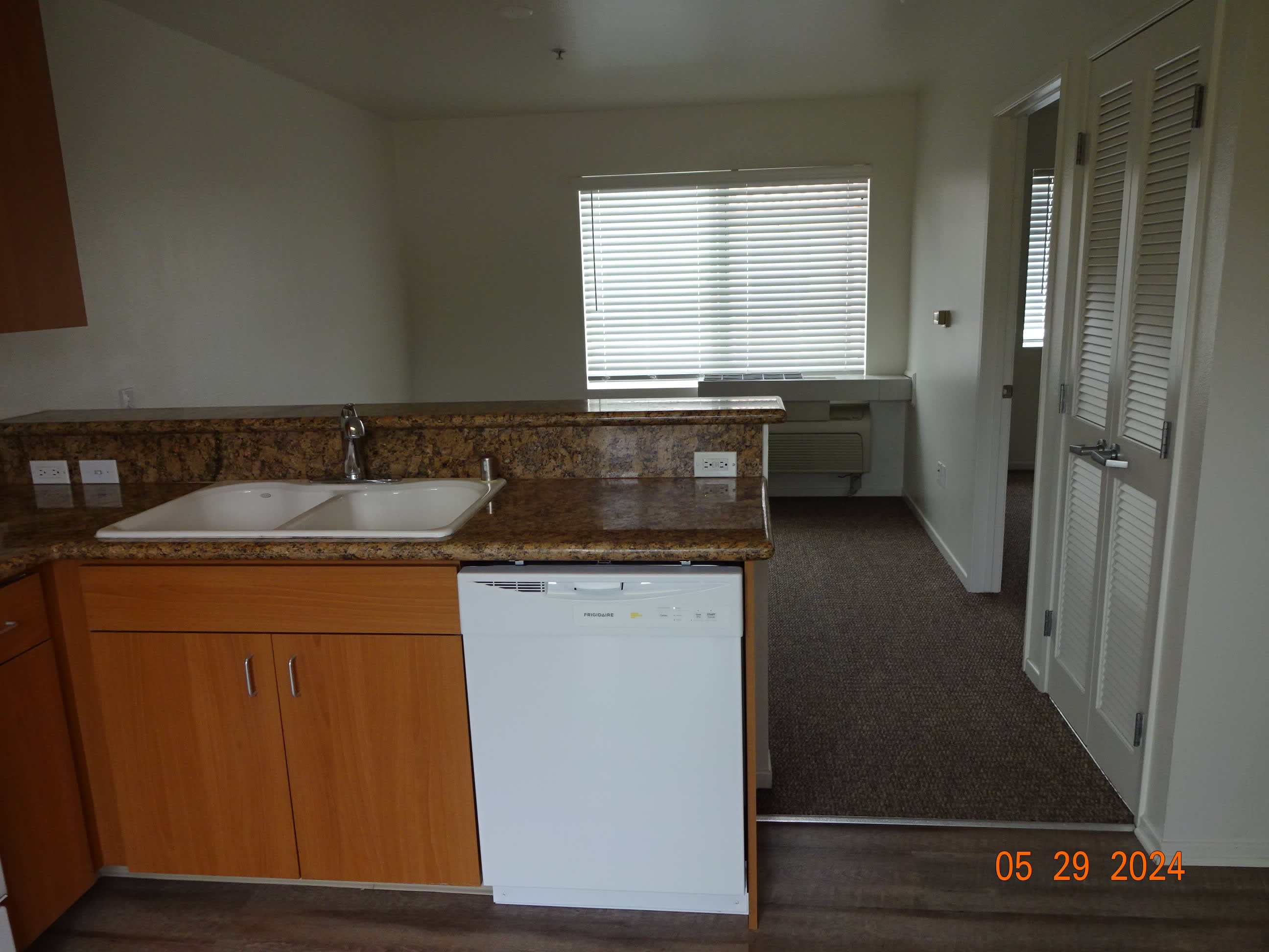 585 W Harvard Blvd – photo 5