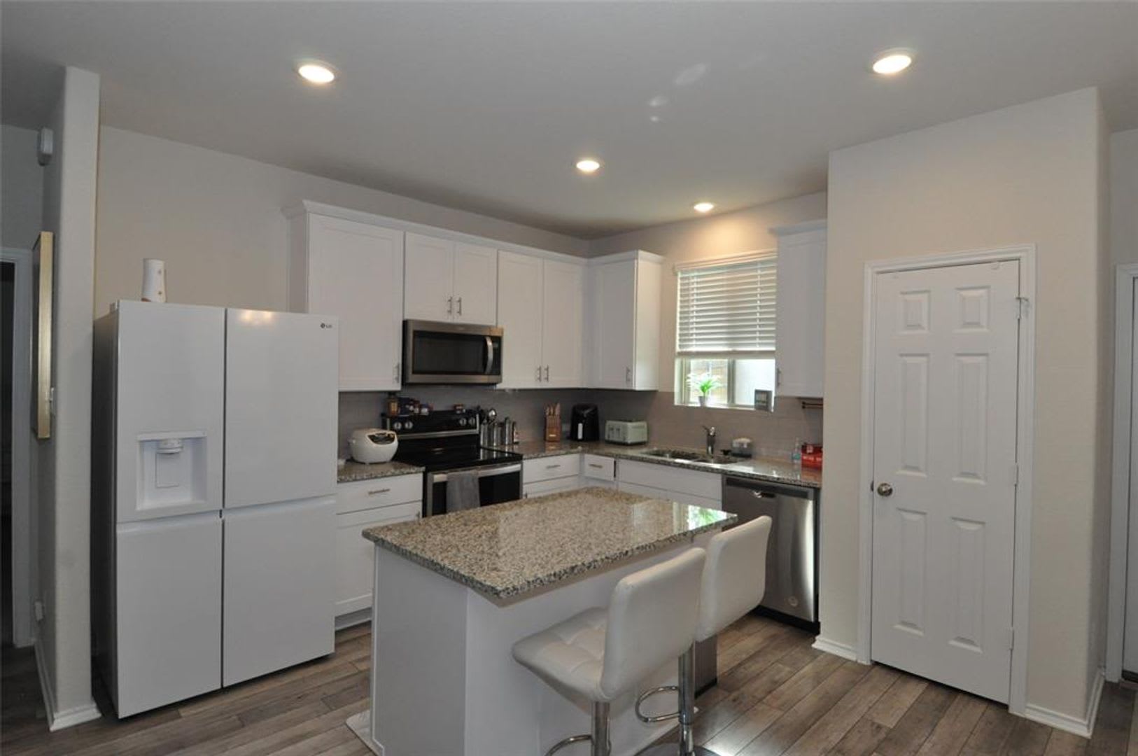 FURNISHED – photo 4