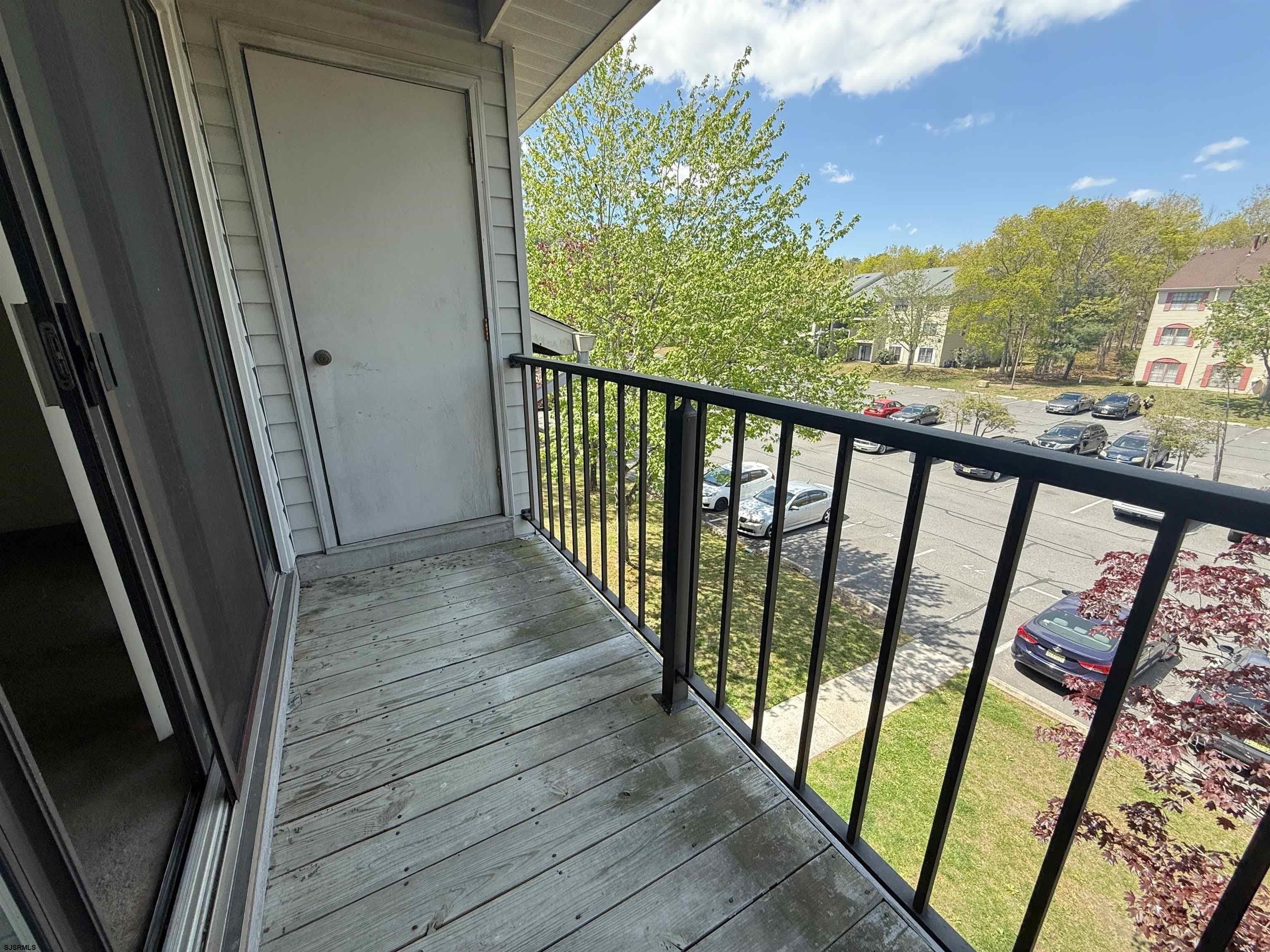 81 Colonial Ct – photo 4