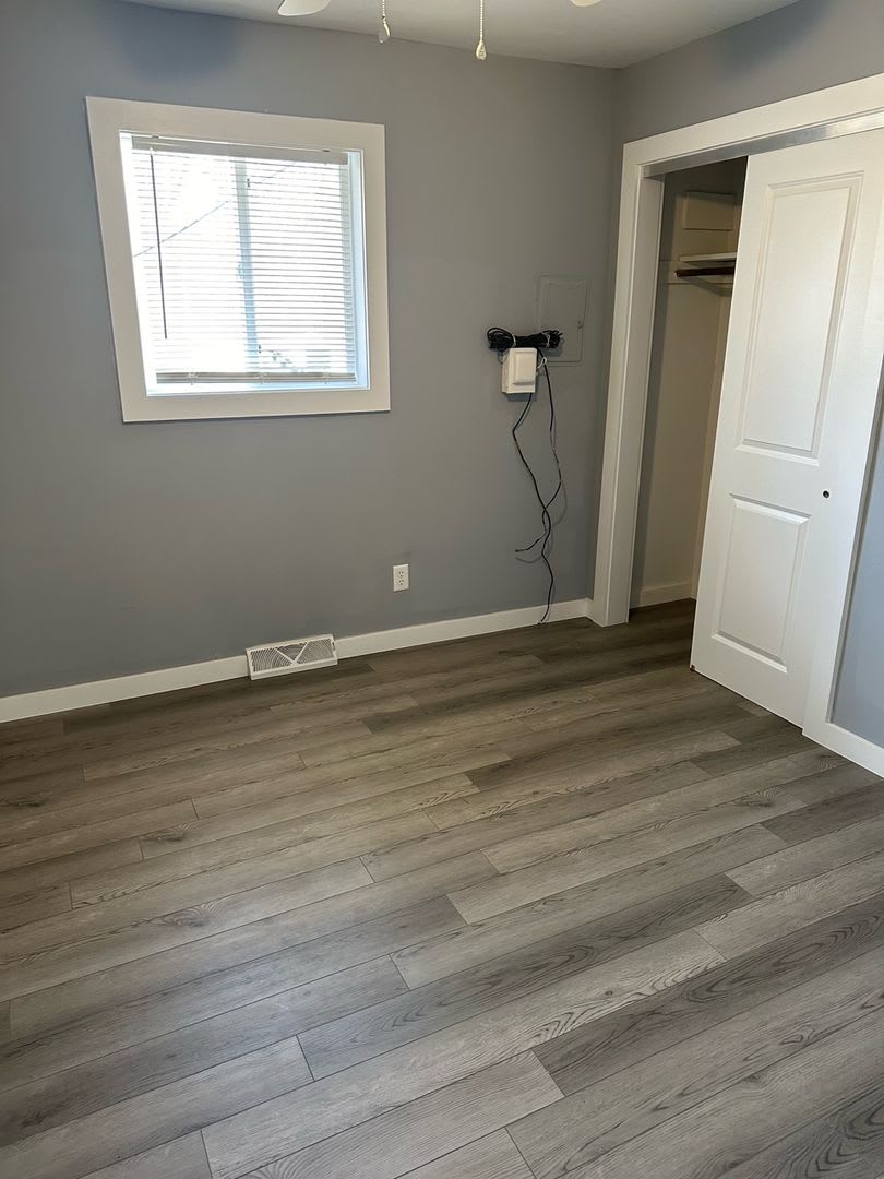 Available Now! Renovated Southside 2BR/1BA duplex – photo 4