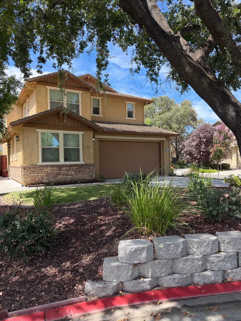 Spacious 4-Bedroom Home in The Oaks at Carmichael – photo 2
