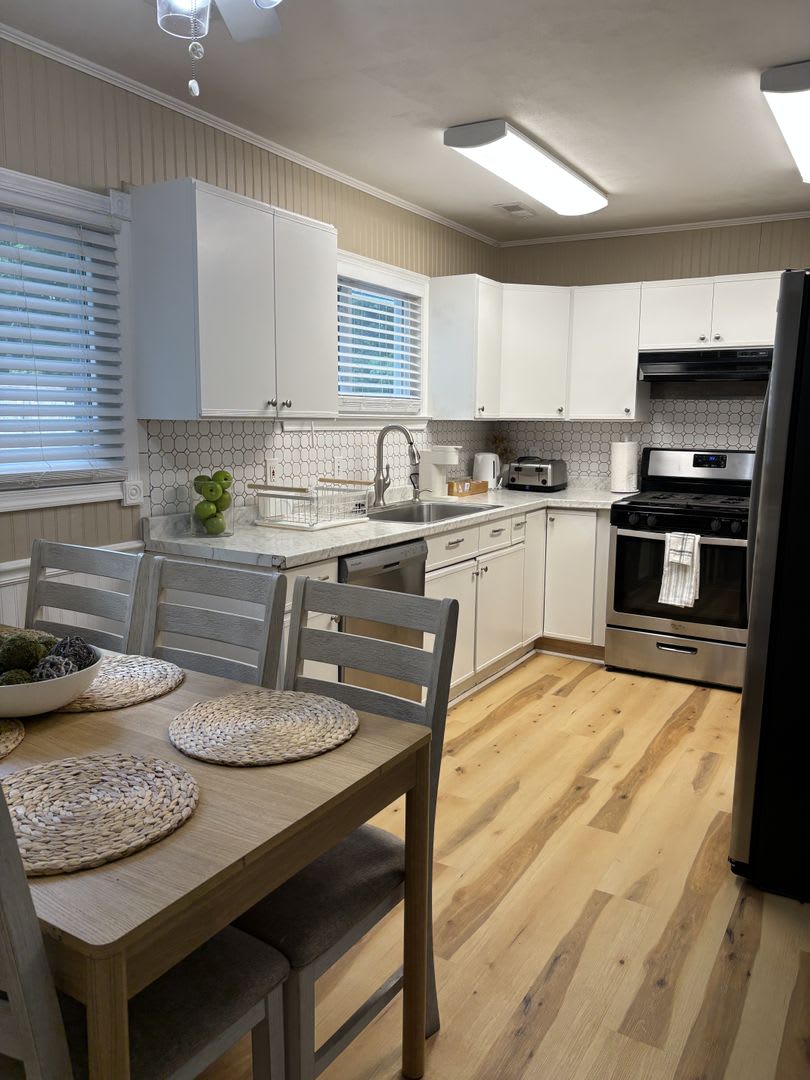 Fully Furnished 4-Bedroom Home! Ready for a 6-Month Lease – photo 5