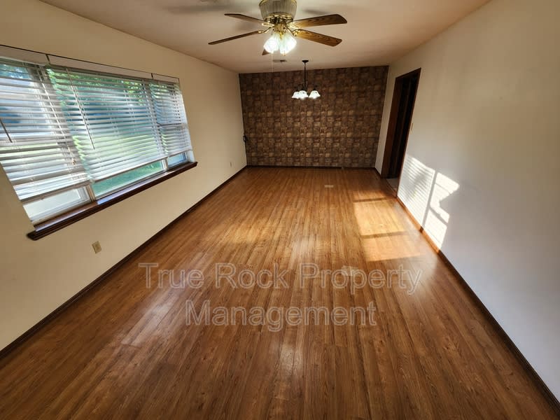 329 South Morrison Drive – photo 3