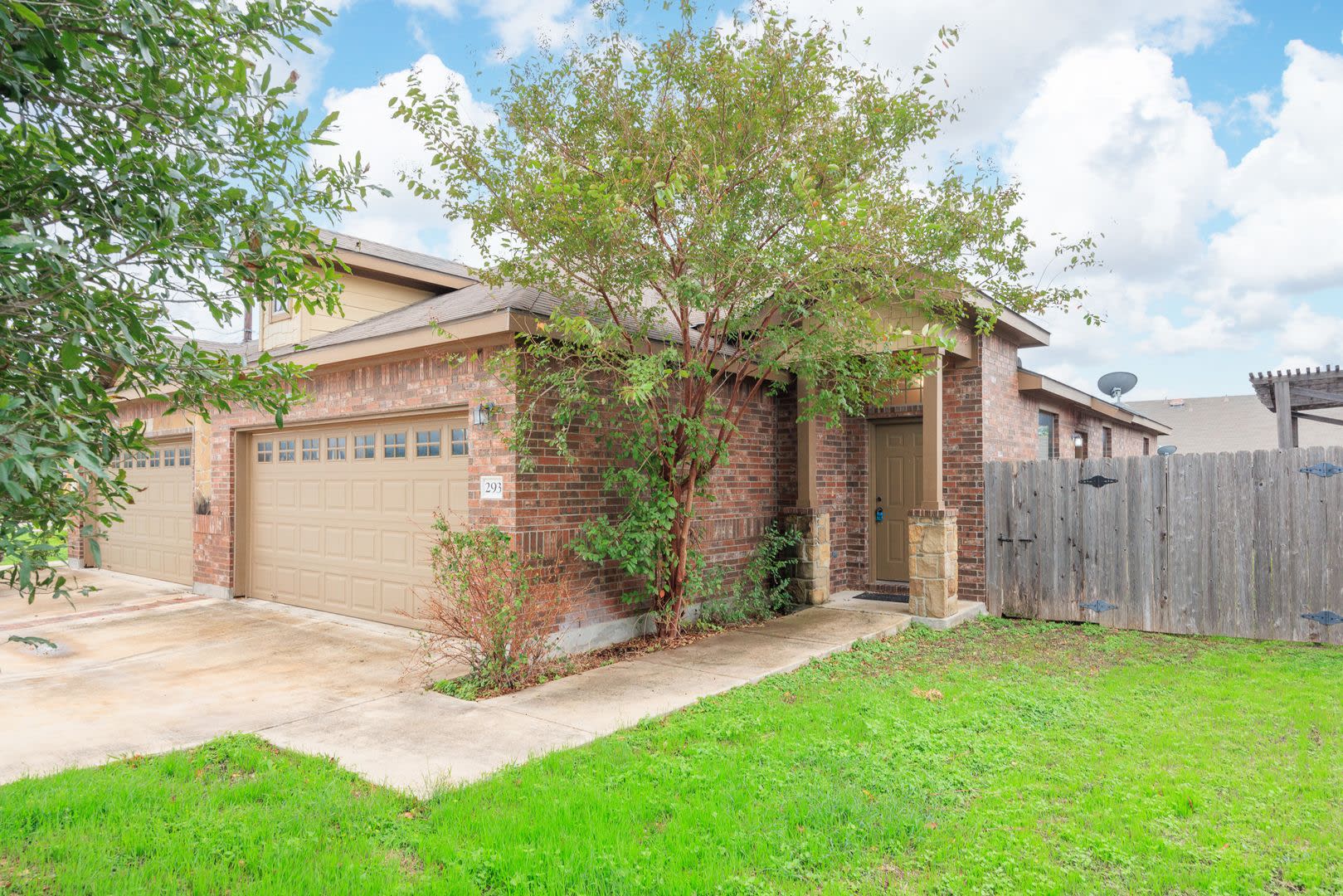 Beautiful 3 Bedroom Duplex in New Braunfels!!! – photo 2