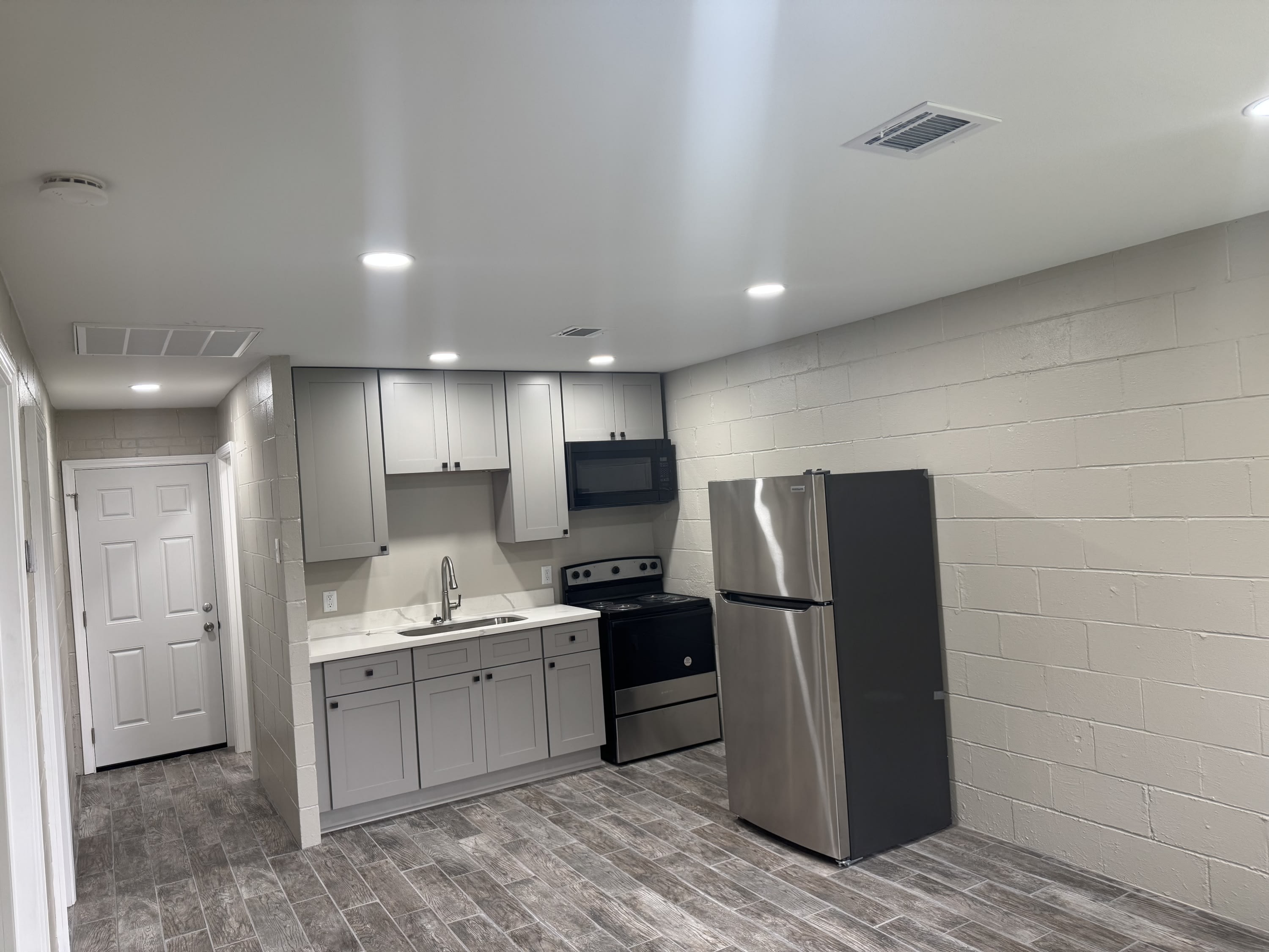 1140 Church St. B – photo 4