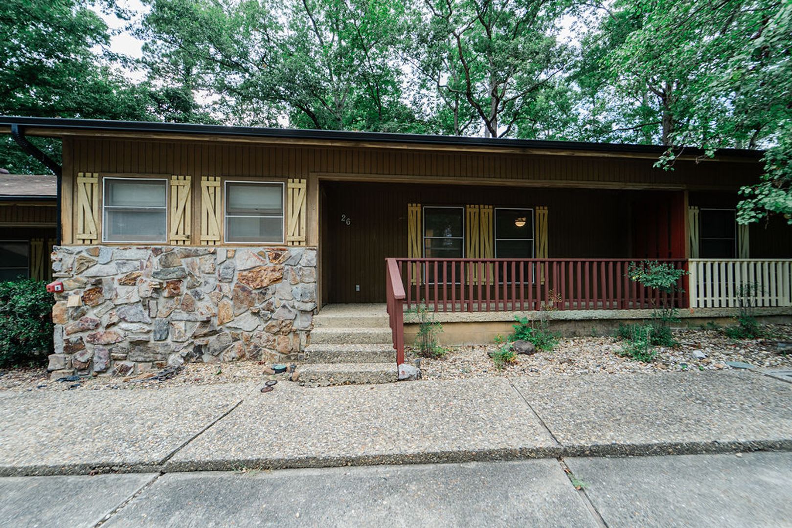 Charming 3 Bedroom 2 Bathroom Located In The Picturesque Hot Springs Village Nearby The Coronado Center – photo 1