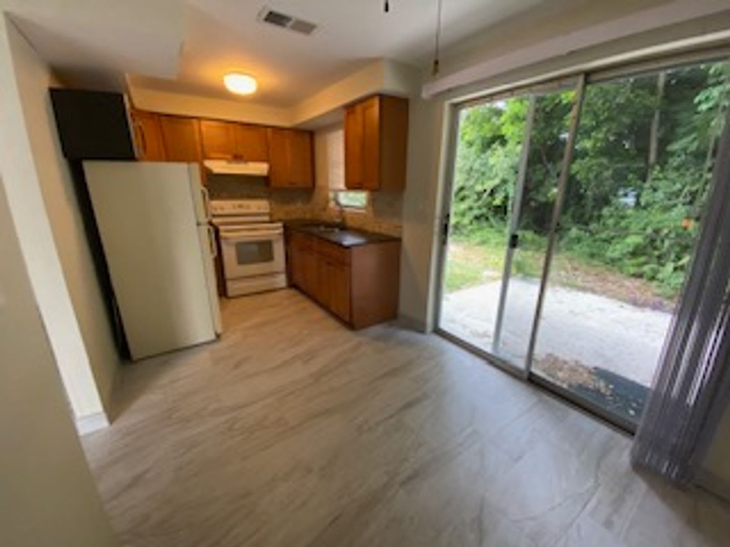 2 Bedroom 1 Bath Duplex Ready For A Long Term Tenant 12 15 2026 No Hoa So Move In Fast Bonita Springs Florida – photo 2