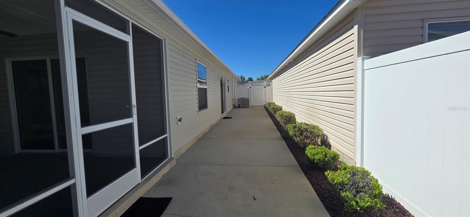 2577 LINDEWOOD Street – photo 2