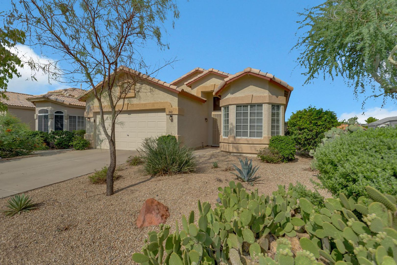 Beautiful 3 bedroom, 2 bath in great Mesa location! – photo 2