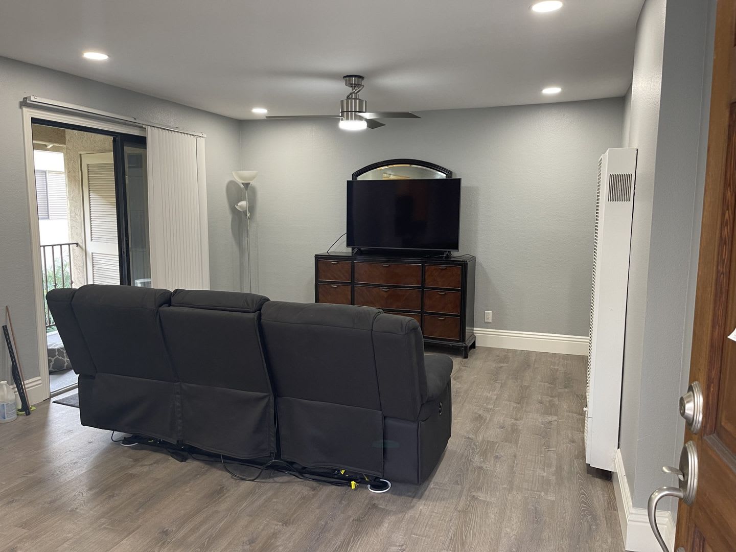 HUGE 2 bed Luxury condo, AC, W/D, tons of upgrads move in specials! – photo 2