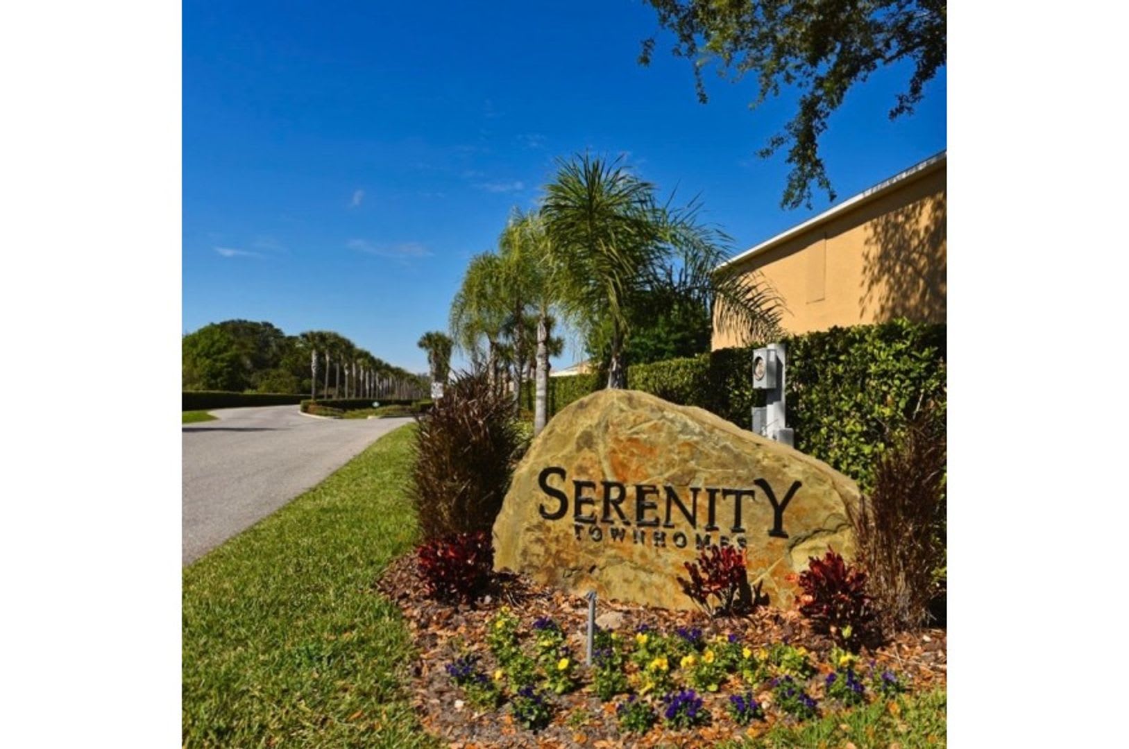 Modern Townhome in quiet neighborhood: 3BR, Pool & Near Disney – photo 2