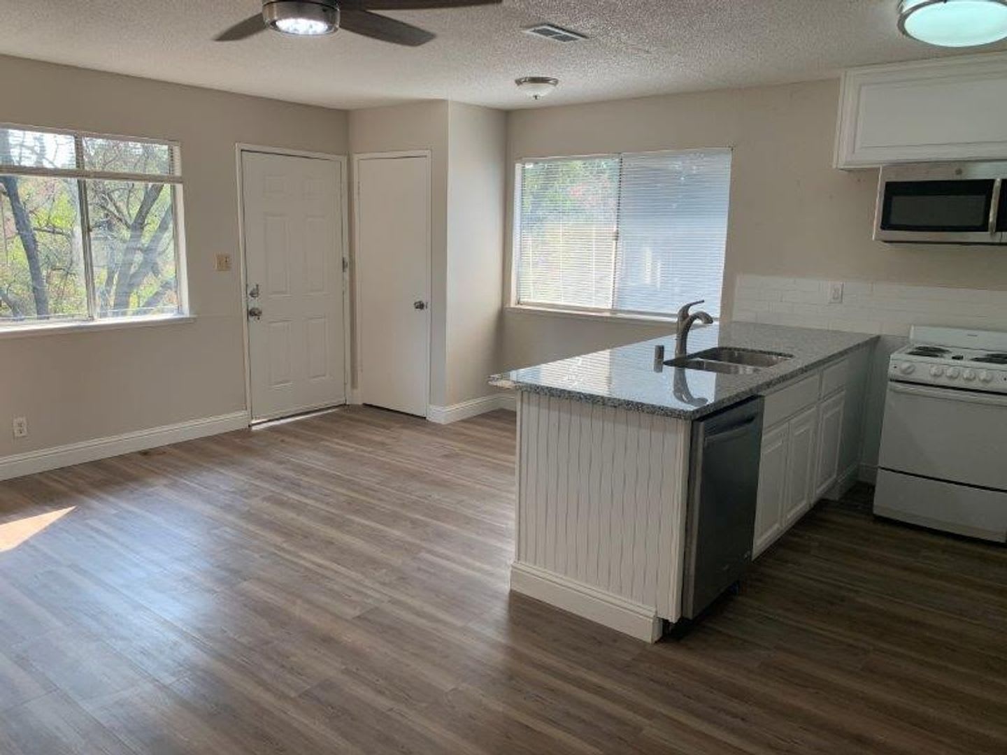 Upstairs 2 Bed 1 Bath – photo 4