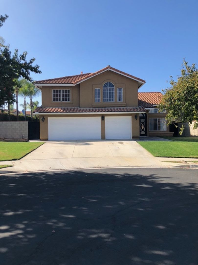Absolutely stunning, decked out pool home in Corona won't last! – photo 1