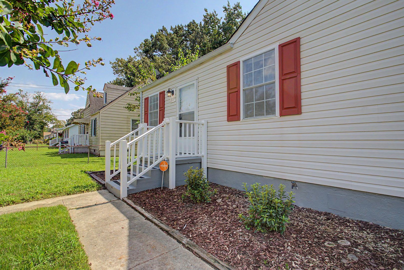 317 Maney Dr – photo 2