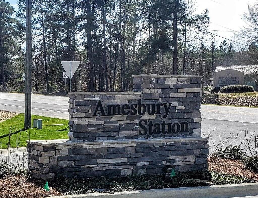 427 Amesbury Drive – photo 2
