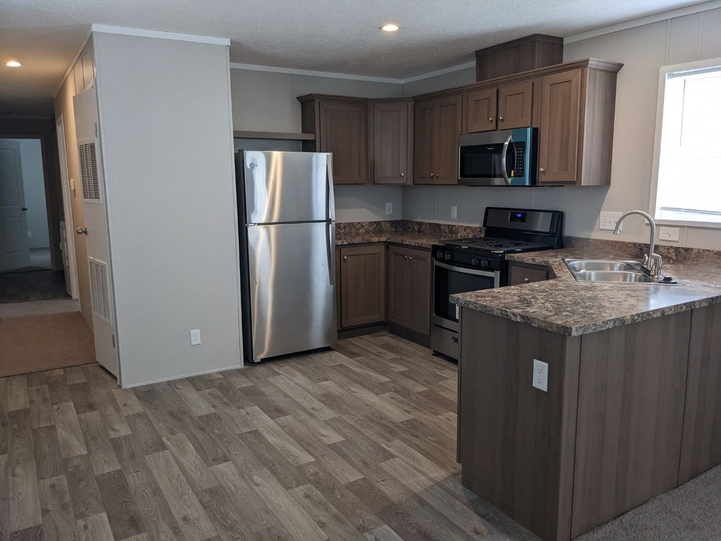 300 Forrest Ave – photo 1