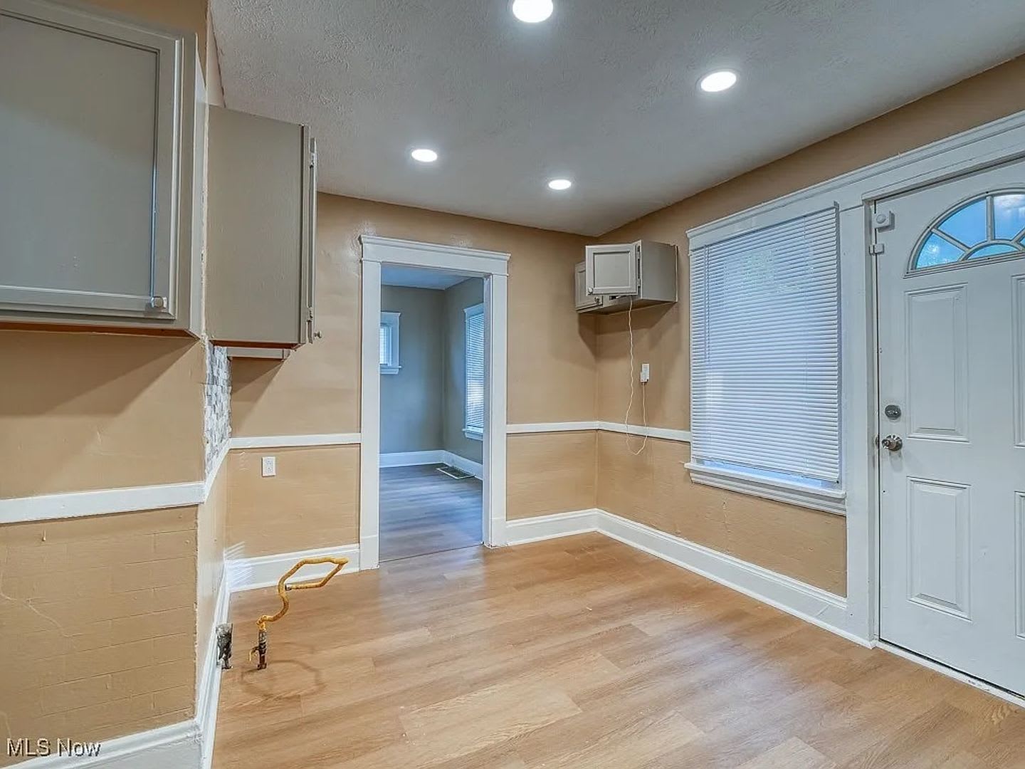 3 Bedroom 1 Bathroom House in Cleveland – photo 2