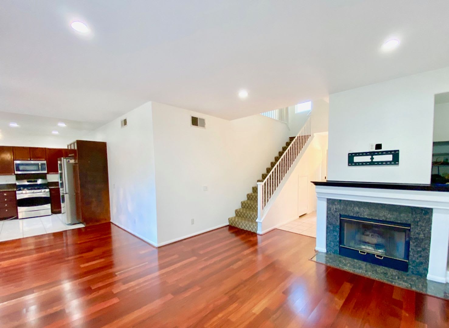 For Rent 3BR/2.5 BA Charming 2 Level Detached Home In Carmel Valley, Gated Community 2 Car Garage – photo 5