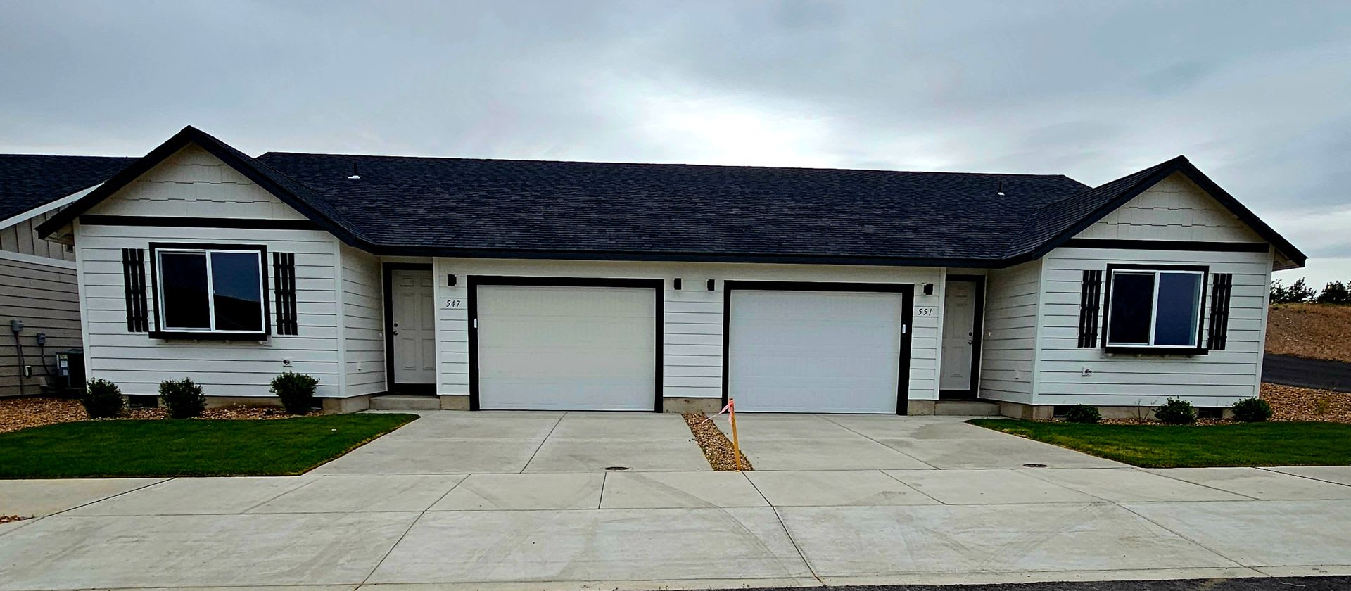 *********New lower monthly rent $1950******** *First full month FREE- with 12 month lease* OAC – photo 2