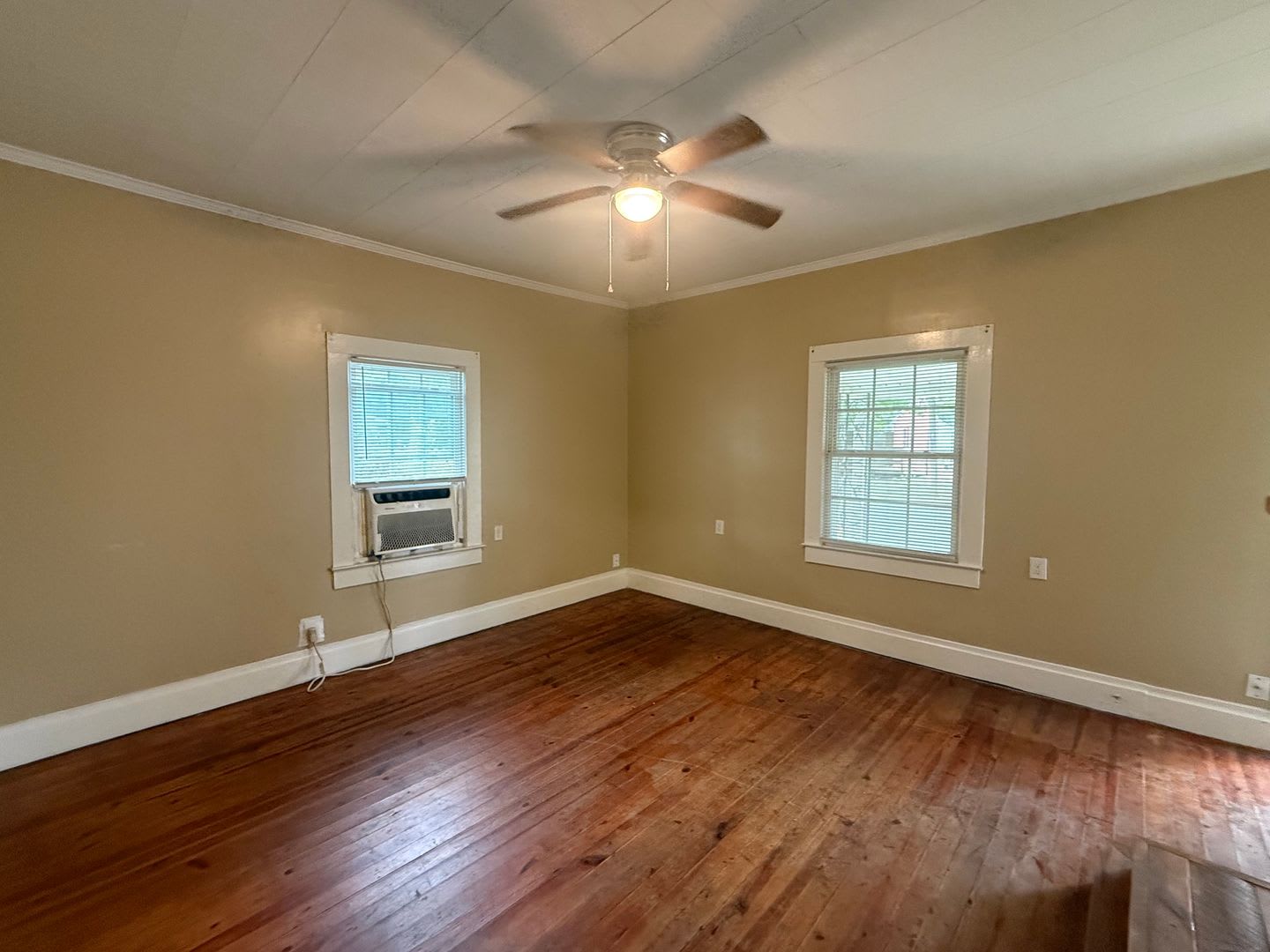One Bedroom, One Bath House in Burlington – photo 3