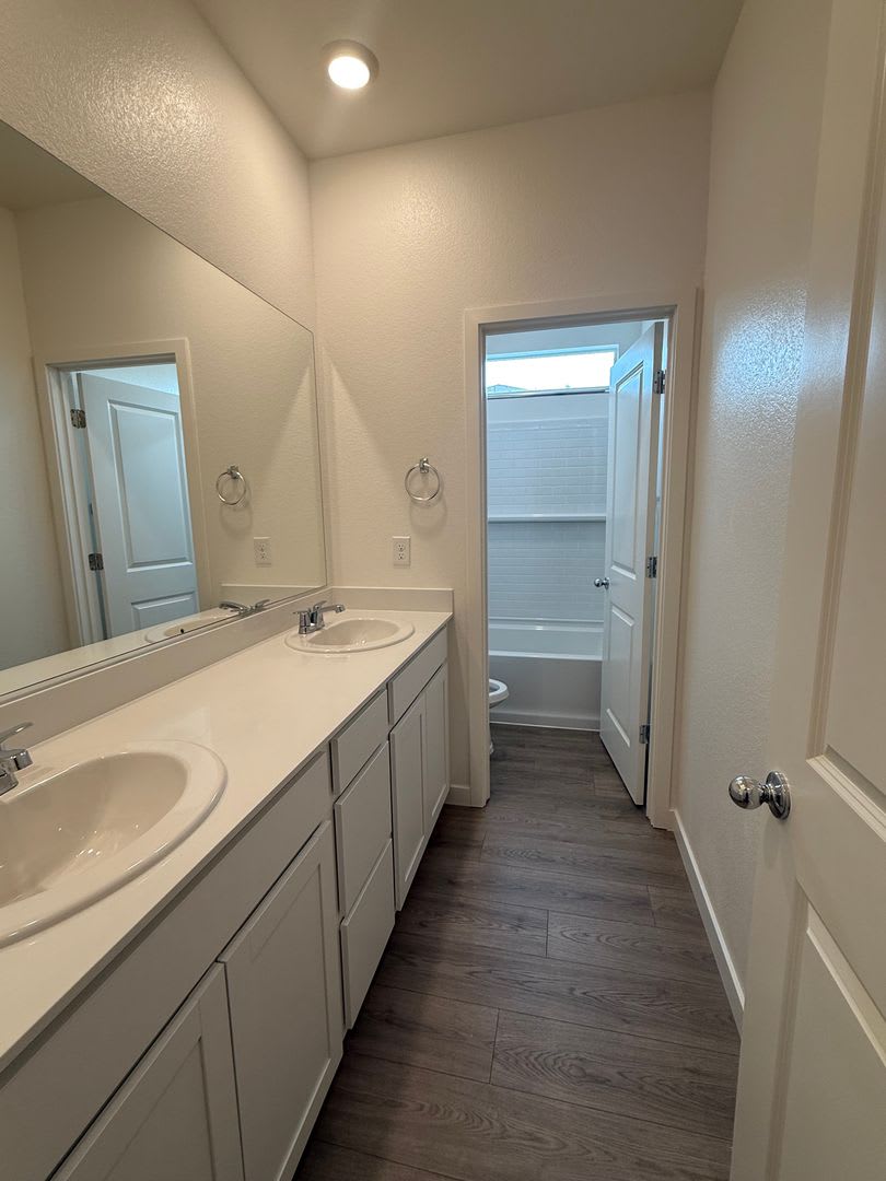 Brand-New 3 Bed – photo 5