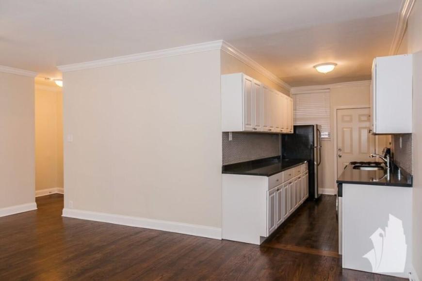 730 W Roscoe St – photo 3