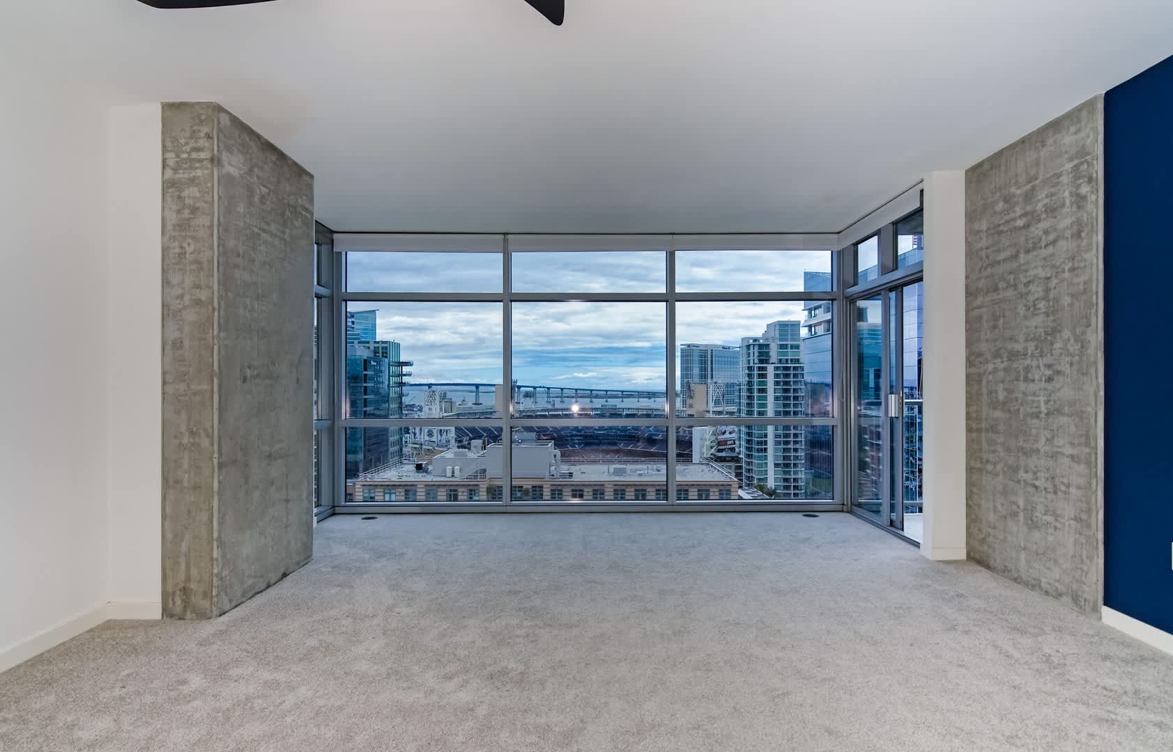 Large 2bed/2ba Condo at The Mark with amazing views! – photo 2