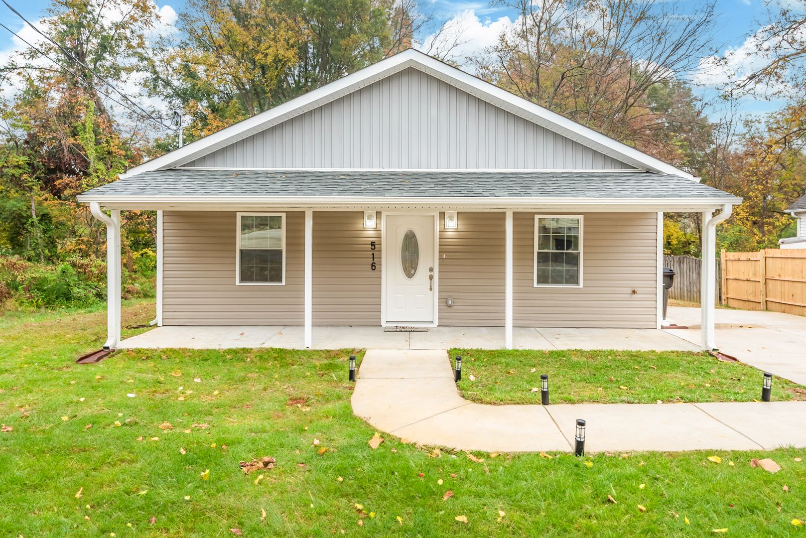 500 Off Special 4Bd 2Bath Ranch Style Home Mins From Downtown Burlington – photo 2