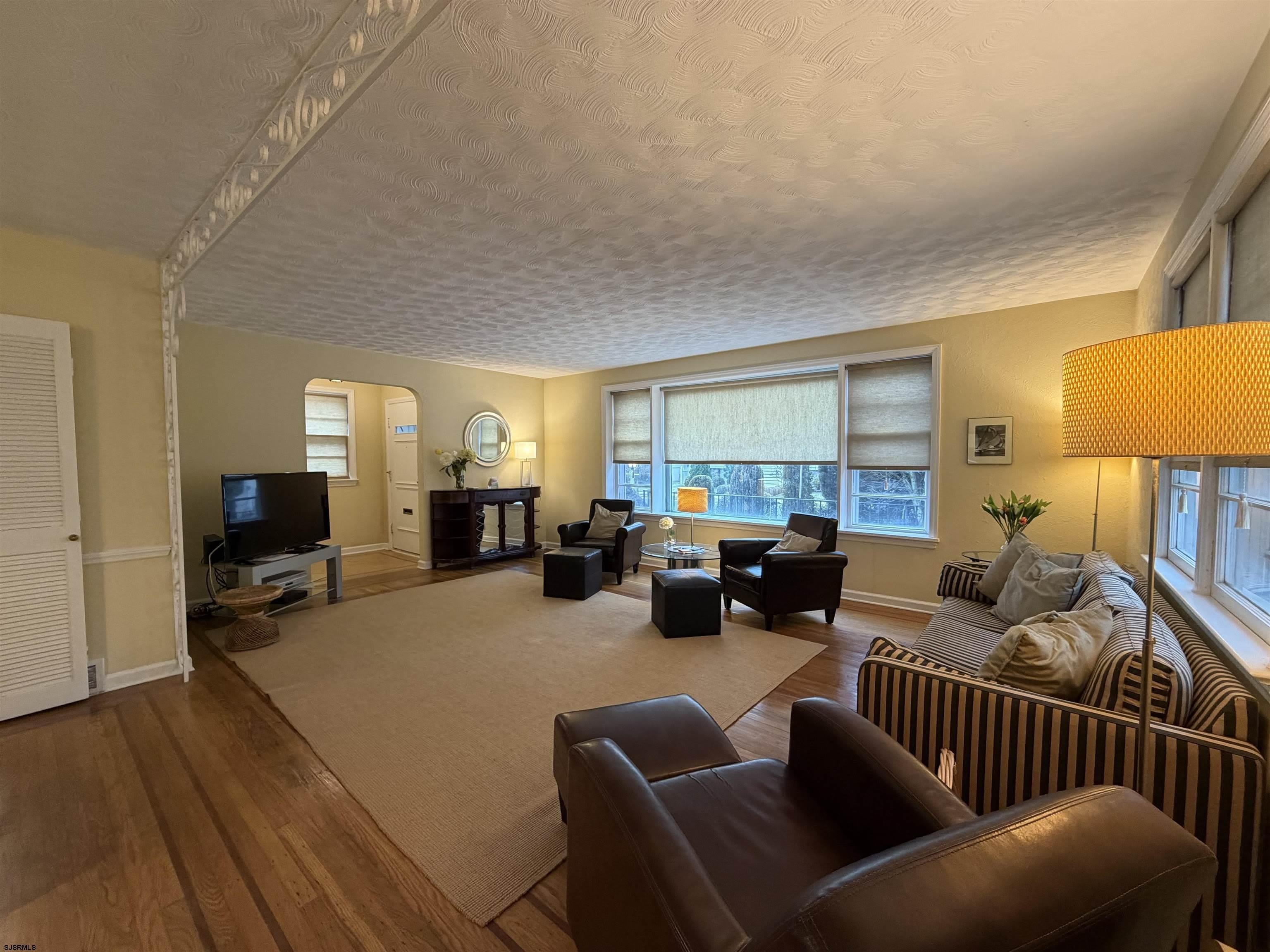 33 N Gladstone Ave – photo 5