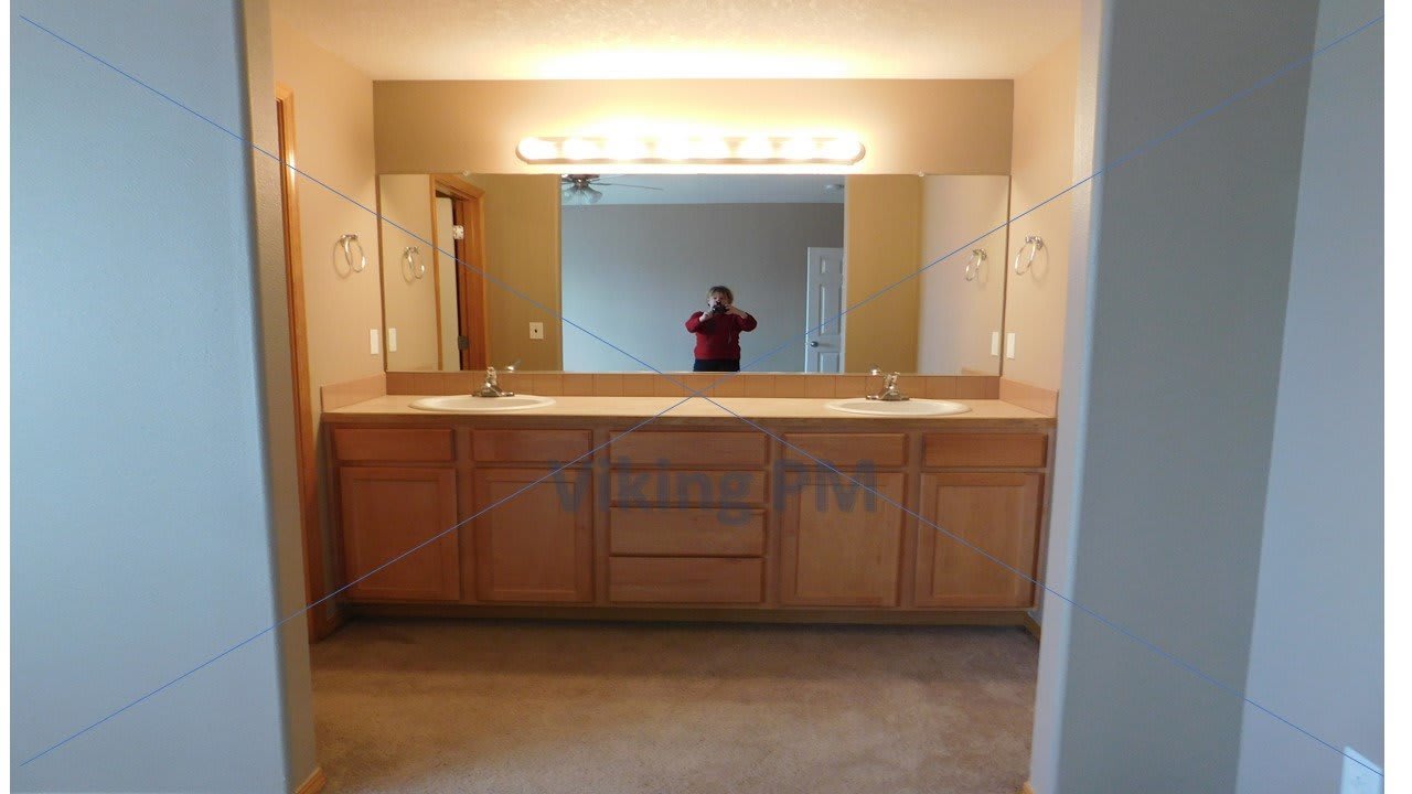 528 NE Robin Ct. – photo 5