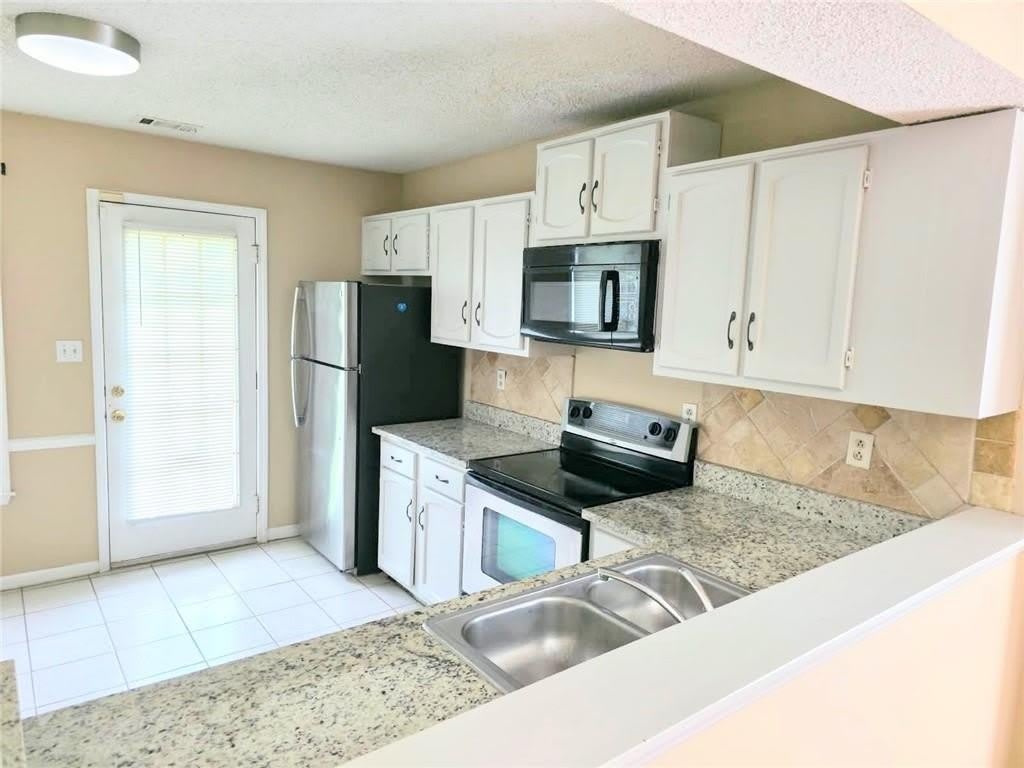 8020 Woodlake Drive – photo 4