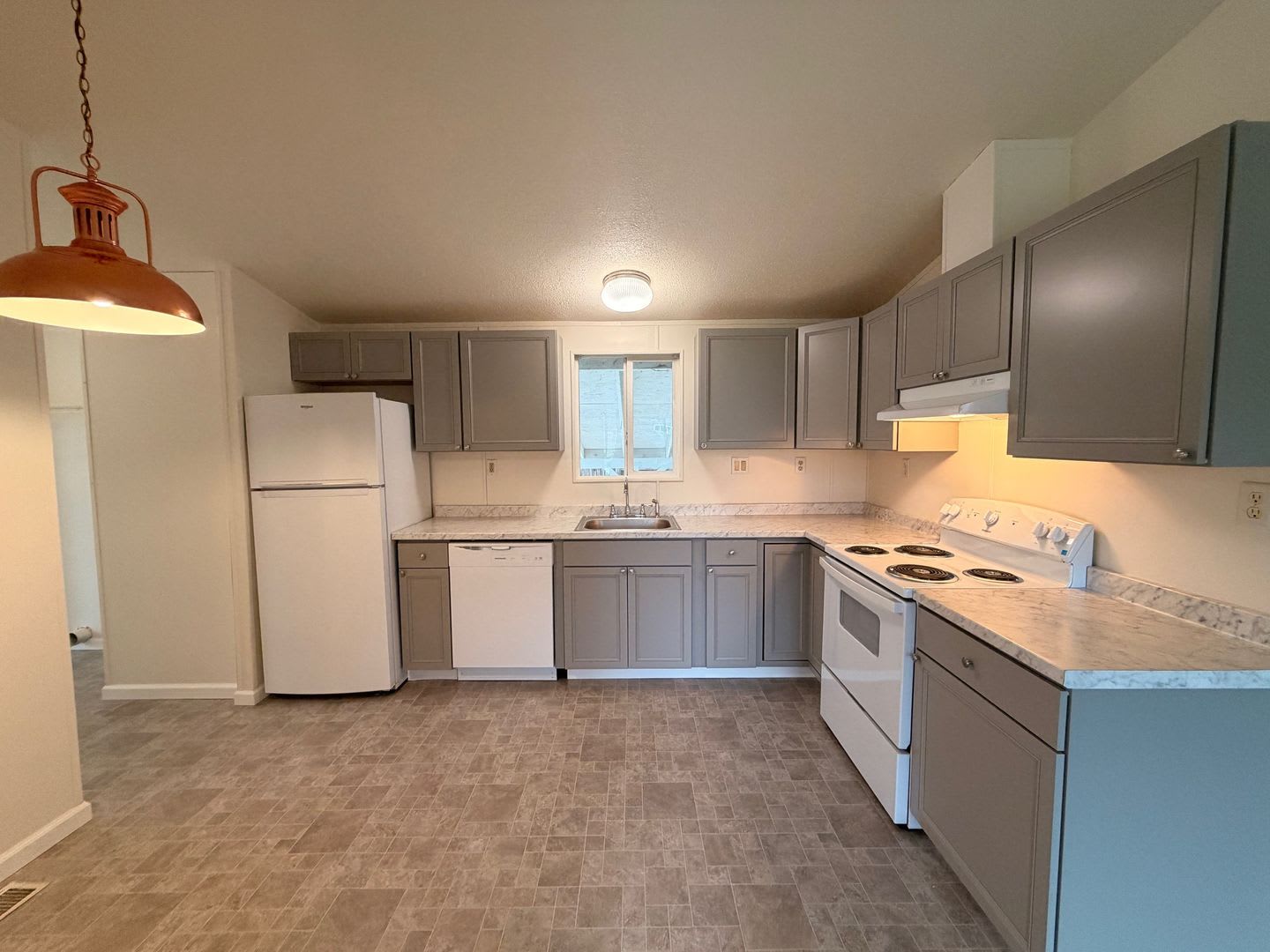 Great Updated 3 Bedroom Home In Green – photo 2