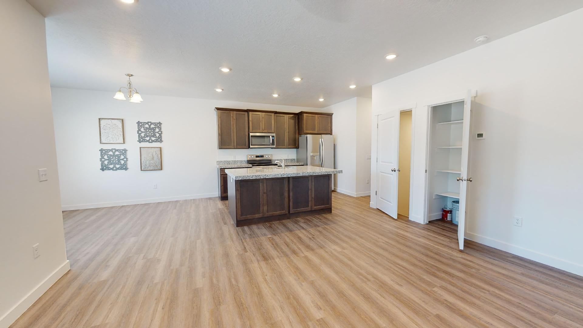 Beautiful 4-BED TOWNHOME FOR RENT – photo 5