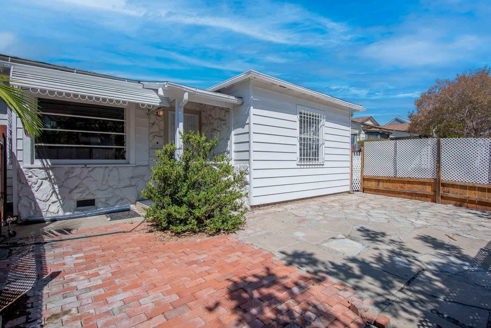 2 bedroom 1 bath house for rent in Talmadge! – photo 2