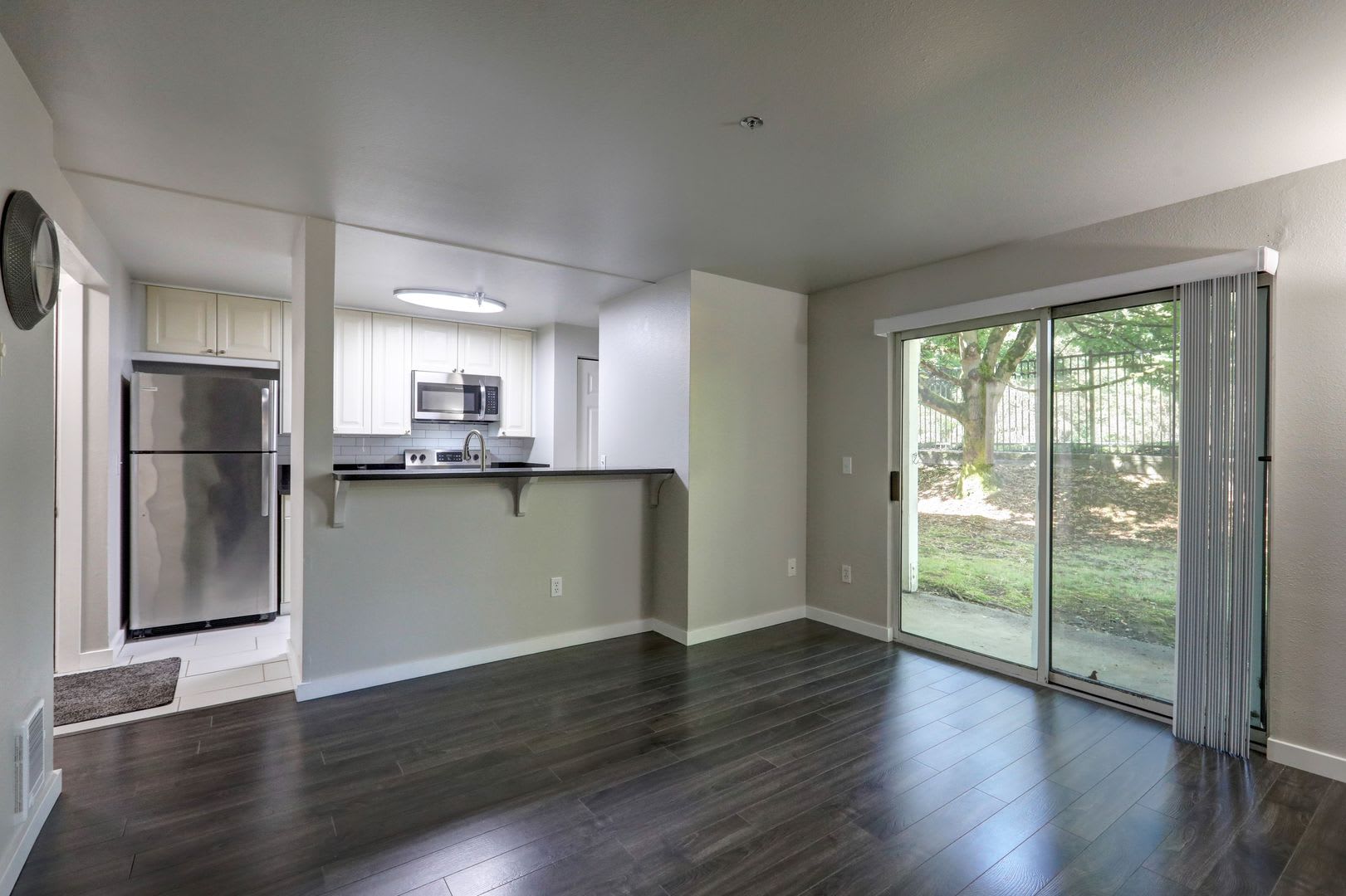 Ground Floor 1 Bedroom Featuring Newcastle Convenience – photo 3